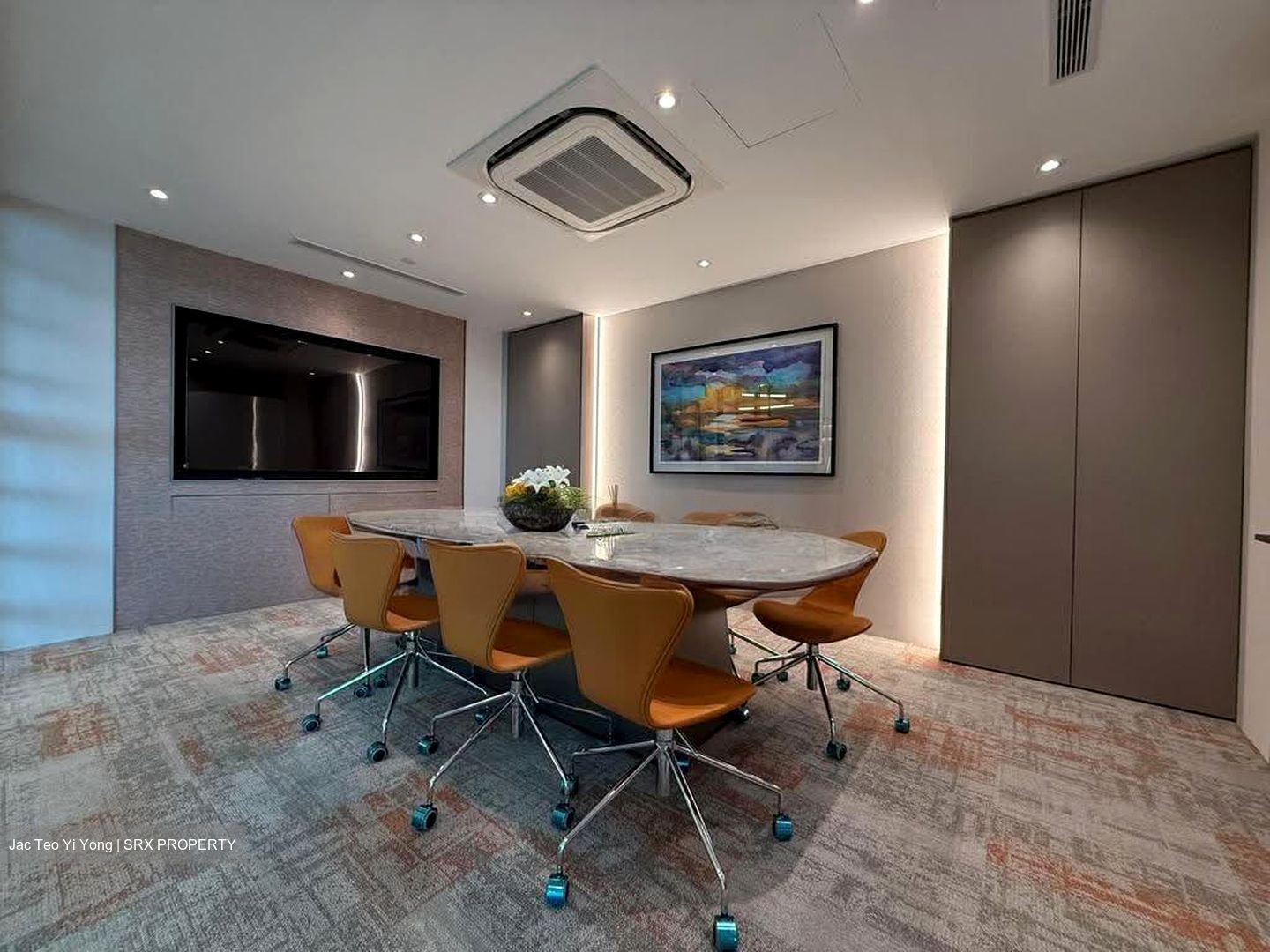 Arc 380 (D8), Office #634929801